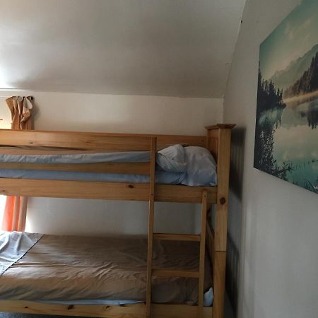 Pantyrathro International Hostel คาร์มาเทน ภายนอก รูปภาพ