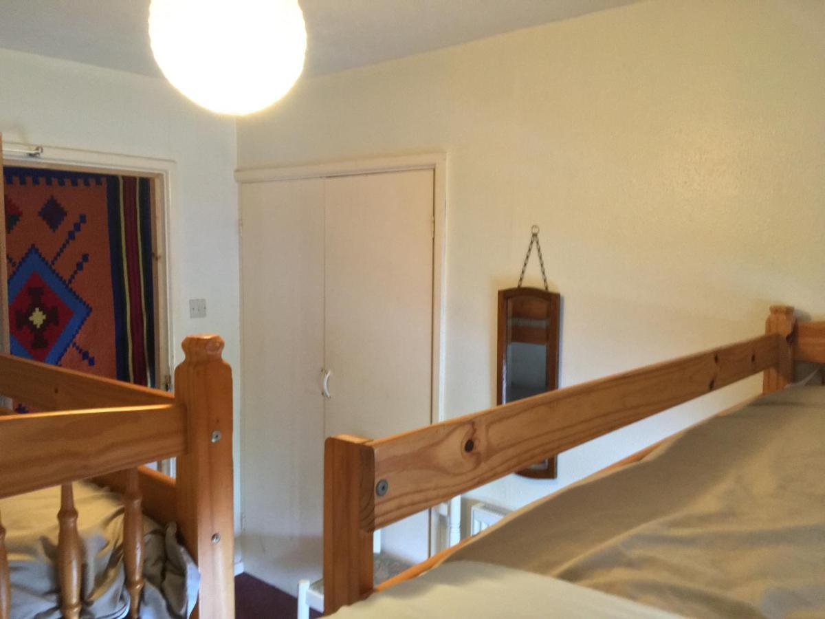 Pantyrathro International Hostel คาร์มาเทน ภายนอก รูปภาพ