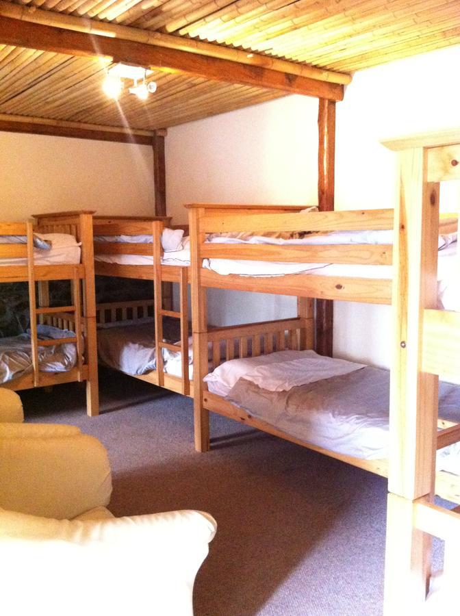 Pantyrathro International Hostel คาร์มาเทน ภายนอก รูปภาพ