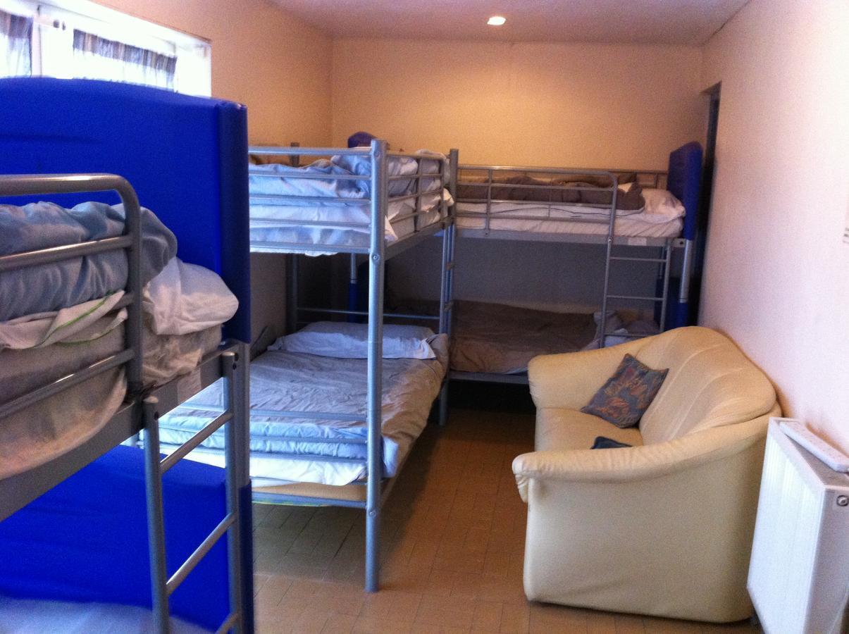 Pantyrathro International Hostel คาร์มาเทน ภายนอก รูปภาพ