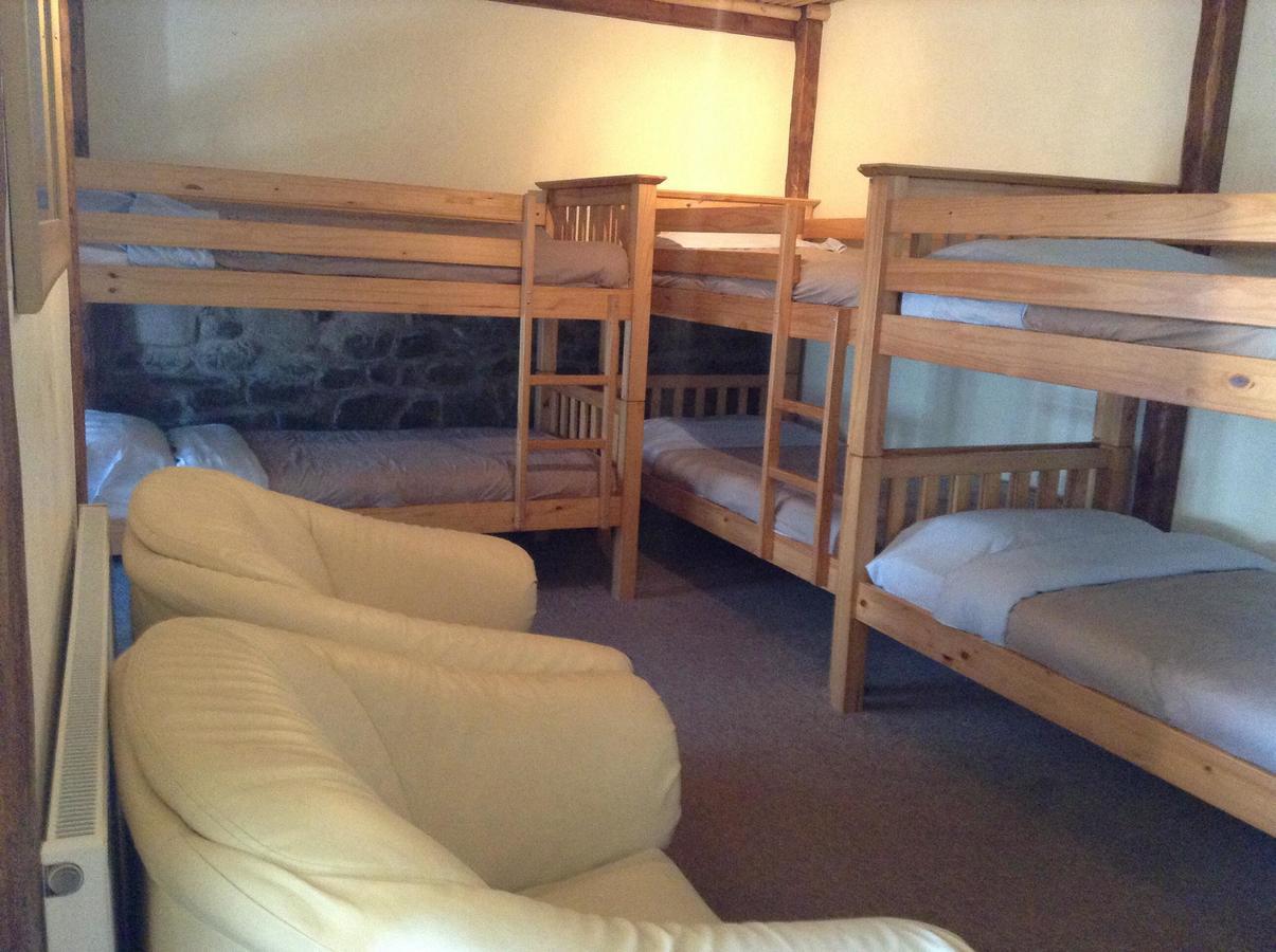 Pantyrathro International Hostel คาร์มาเทน ภายนอก รูปภาพ