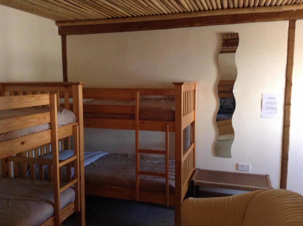 Pantyrathro International Hostel คาร์มาเทน ภายนอก รูปภาพ