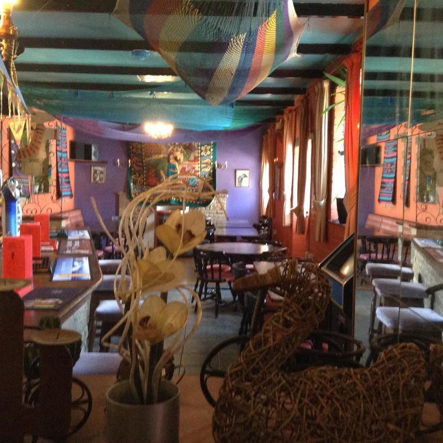 Pantyrathro International Hostel คาร์มาเทน ภายนอก รูปภาพ
