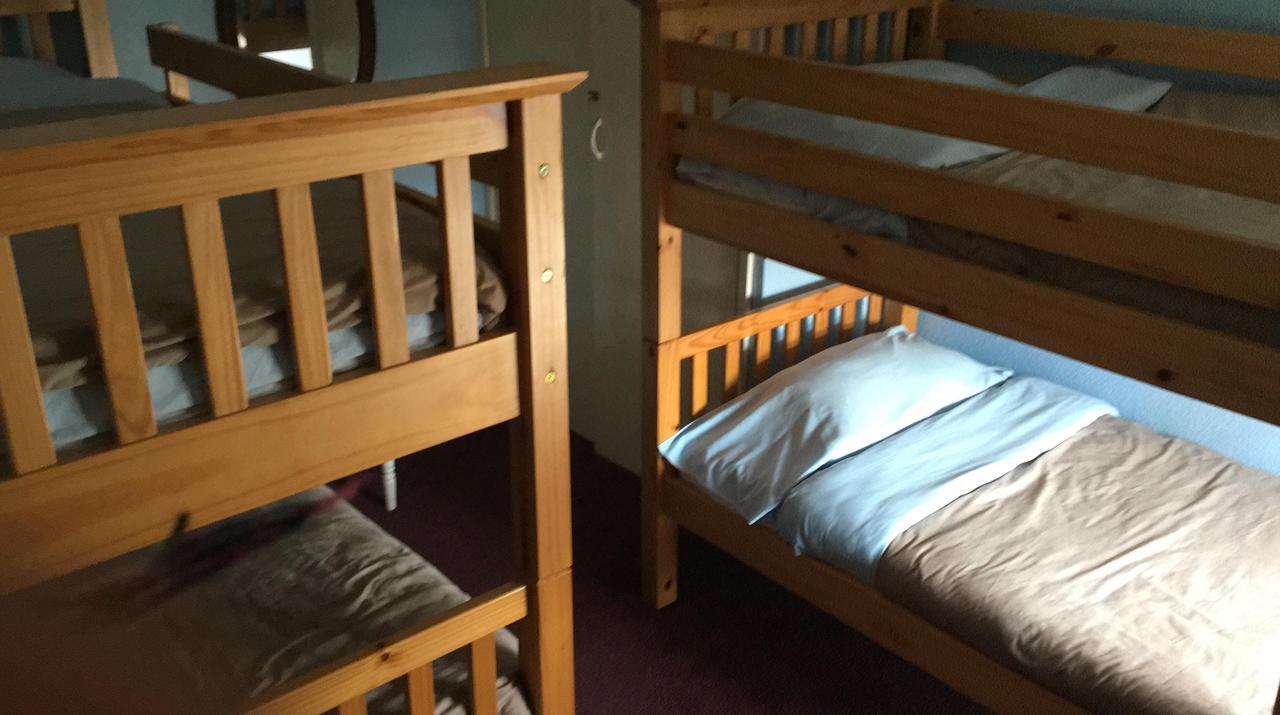 Pantyrathro International Hostel คาร์มาเทน ภายนอก รูปภาพ