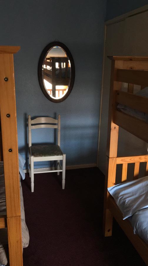Pantyrathro International Hostel คาร์มาเทน ภายนอก รูปภาพ